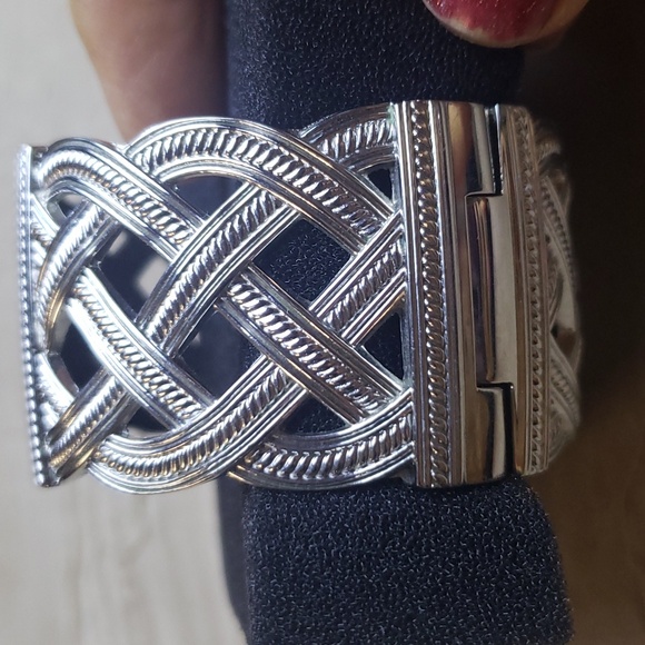 Vernier by 7 Quest Quartz Japan Silver Tone Bangle Women's Watch Bracelet. - Picture 5 of 14